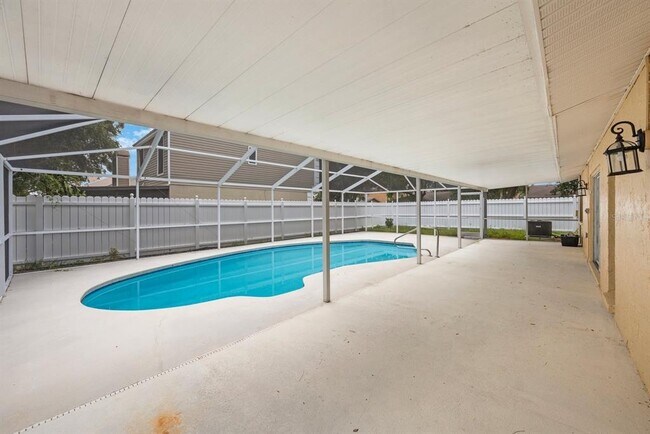 Building Photo - 16132 Country Crossing Dr