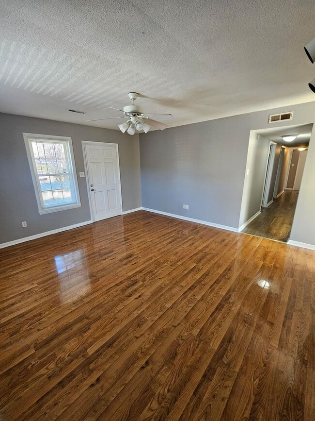 Building Photo - 4 Bedroom Home in Wilmington, NC!