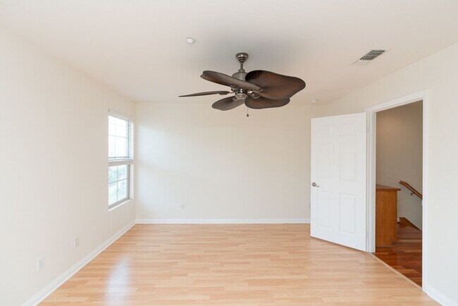Building Photo - 3 Bedroom Townhome in the Escala Community of Mission Valley