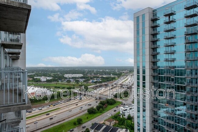 Building Photo - 5925 Almeda Rd