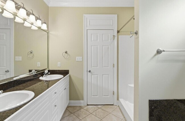 Building Photo - 44 Bridgefield Ct