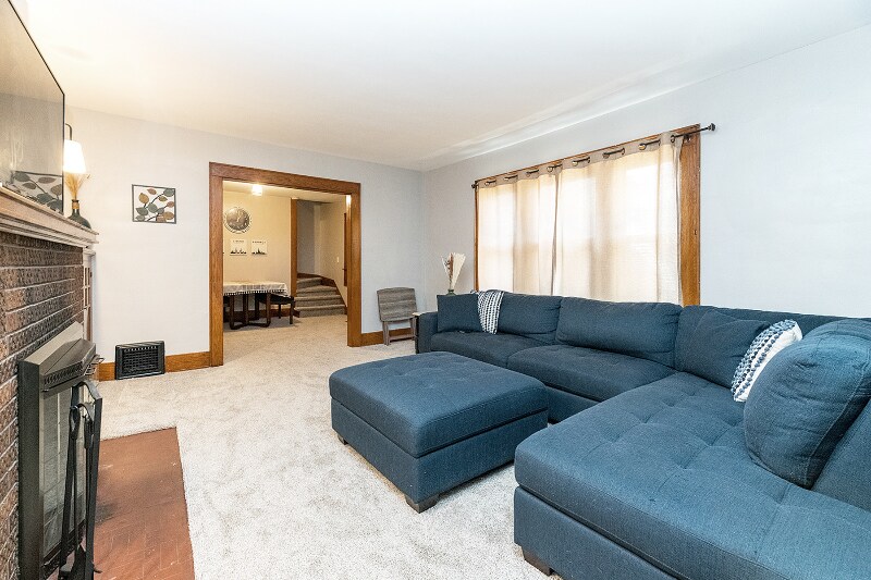 Building Photo - 321 W Lapeer St