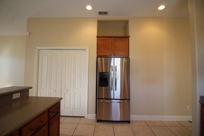 Building Photo - Beautiful 4 Bedroom Home In Newport Colony