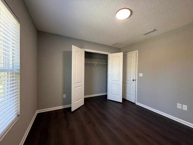 Building Photo - 117 Bass Ln