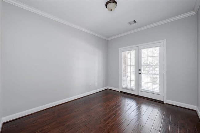 Building Photo - 46 Sandwell Place