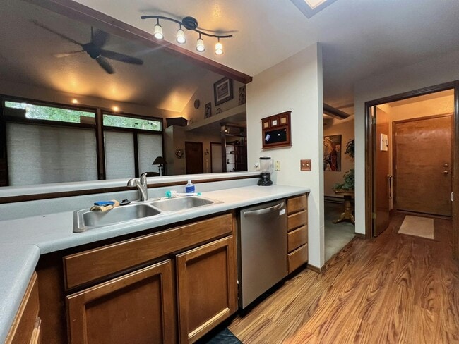 Building Photo - 2702 Juniper Cir