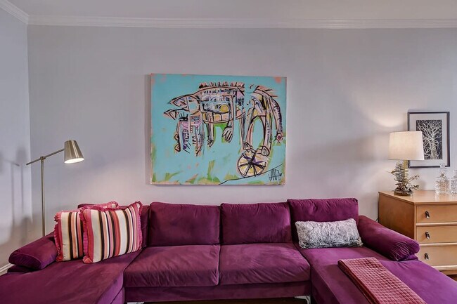 Building Photo - 518 Lamar Ave