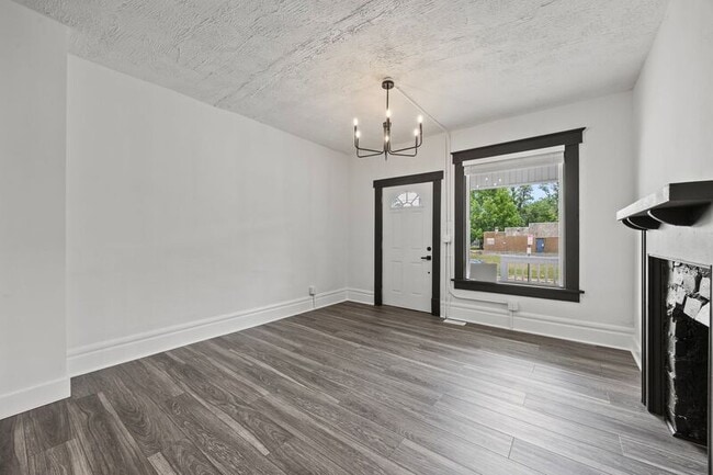 Building Photo - 941-945 E. Whittier Ave.