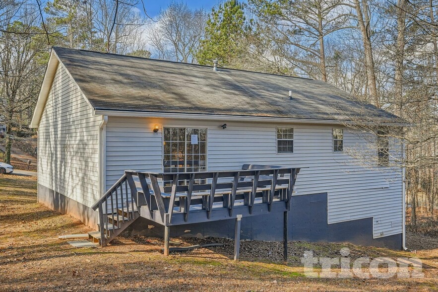 Building Photo - 208 Pine St