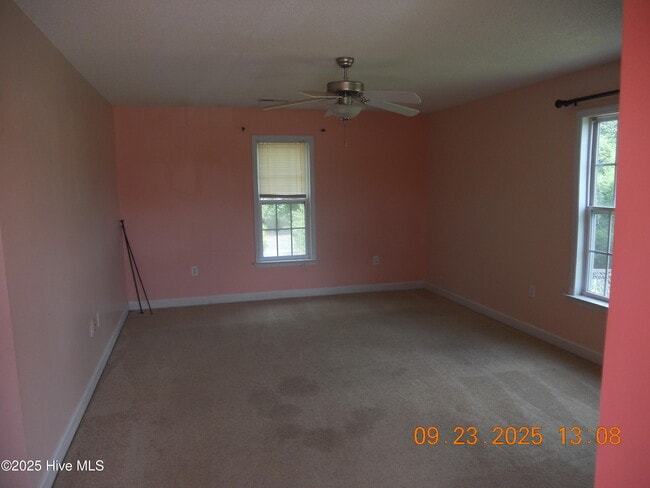 Building Photo - 105 Spring Leaf Ln