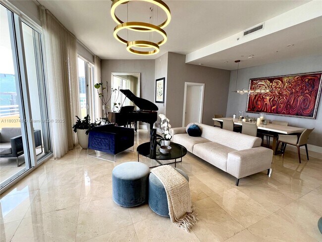 Building Photo - 848 Brickell Key Dr