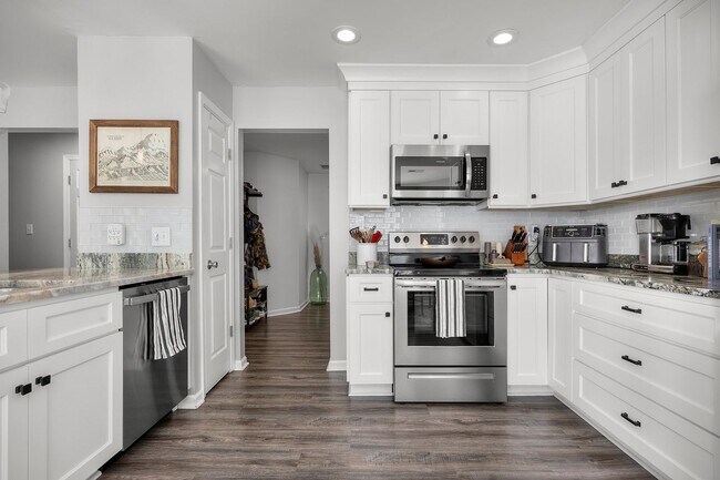 Building Photo - Bright. Spacious. Virginia Beach.
