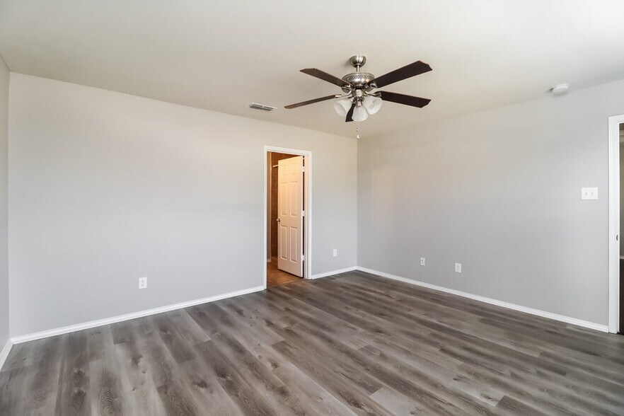 Building Photo - 10009 Calcite Dr