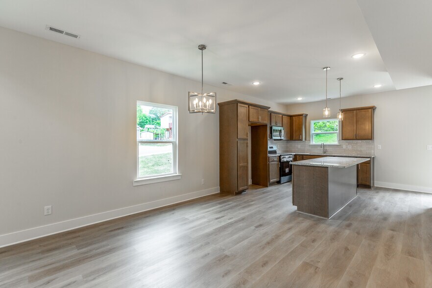 Building Photo - 4688 Heiskell Dr