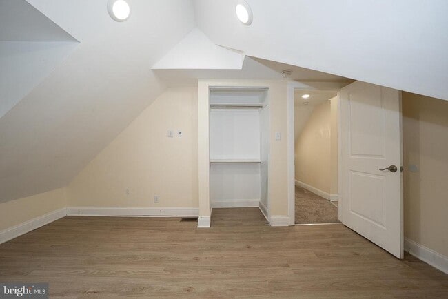 Building Photo - 622 Spring Ave