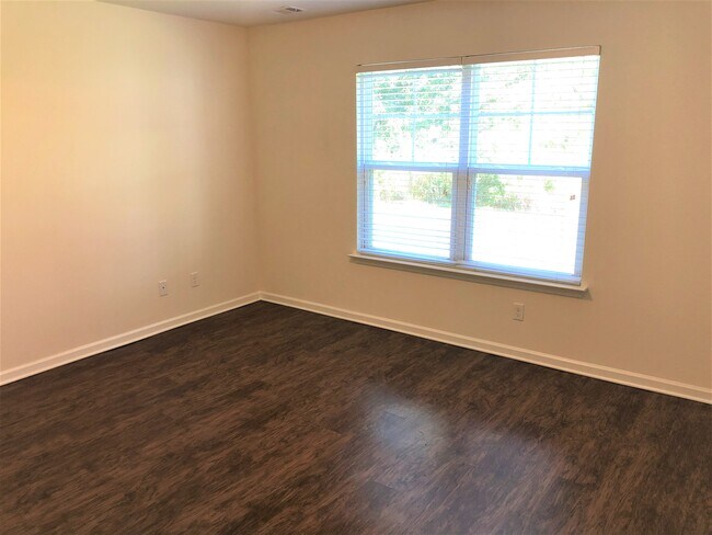 Building Photo - 82 Roseberry Cir