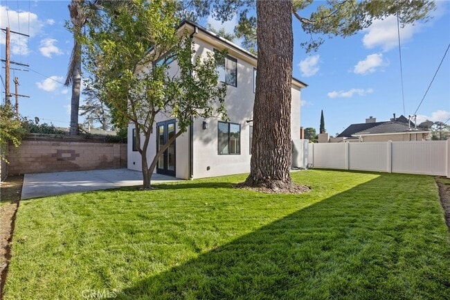 Building Photo - 11145 Hortense St