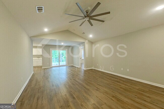 Building Photo - 132 Cottage Grove Rd