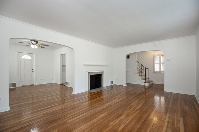 Building Photo - Charming 3 bedroom house Shaker Heights!!