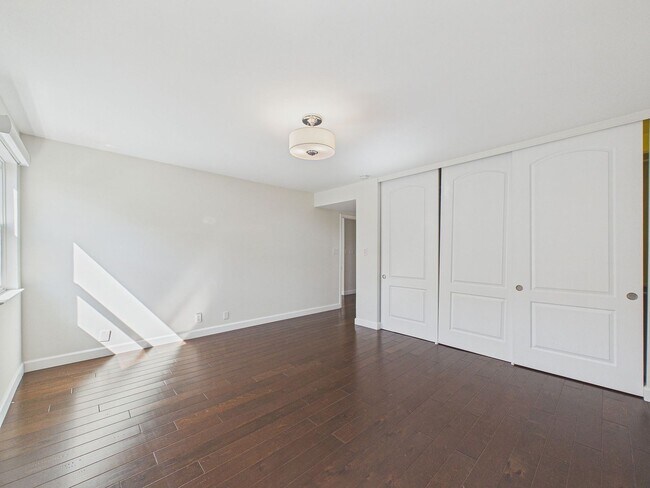 Building Photo - Bright Corner 2BR/2BA in Prime Anza Vista | Parking Included | Exceptional Natural Light