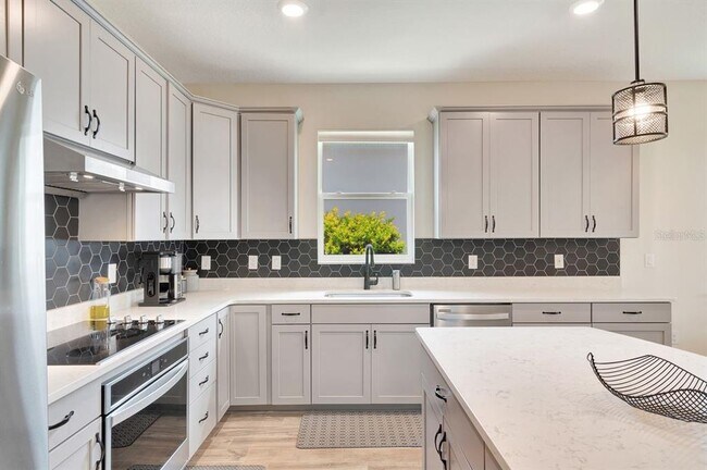 Building Photo - 3459 Current Ave