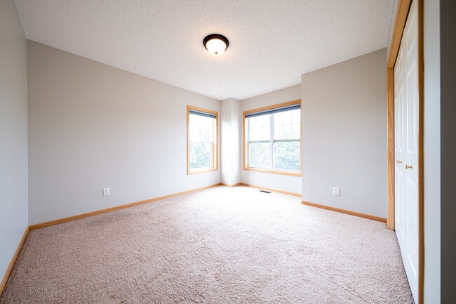 Building Photo - 2692 Vierling Dr E