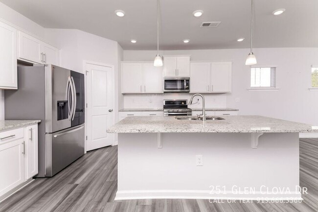 Building Photo - 251 Glen Clova Dr