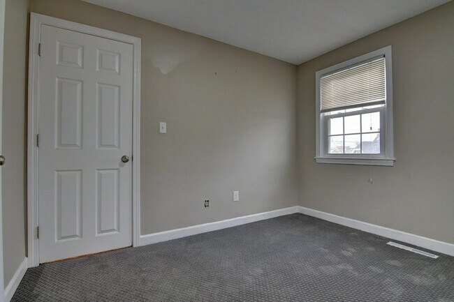 Building Photo - 30 Trull St