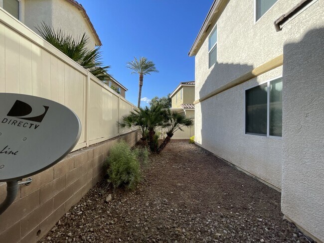 Building Photo - Spacious 3-Bedroom Home in the Northwest L...
