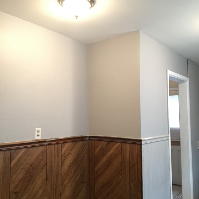 Kitchen Eat In Nook - 2929 Pence St