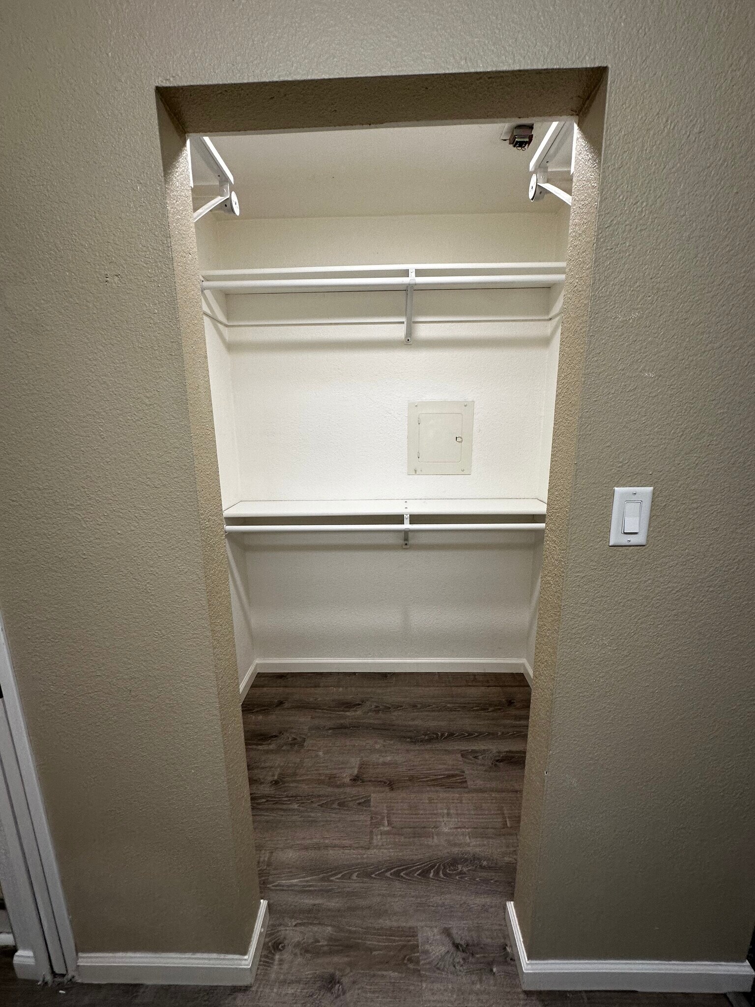 Building Photo - 3722 W Benjamin Holt Dr