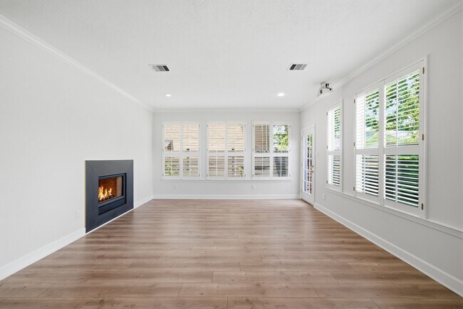 Building Photo - 1413 Whispering Pines Dr
