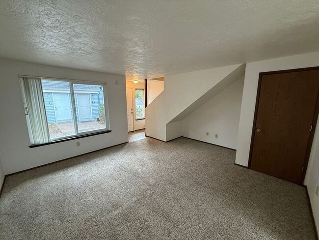 Building Photo - 2501 SW Pickford St