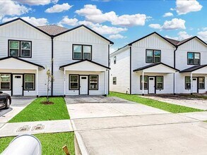 Building Photo - 9314 Sundown Dr
