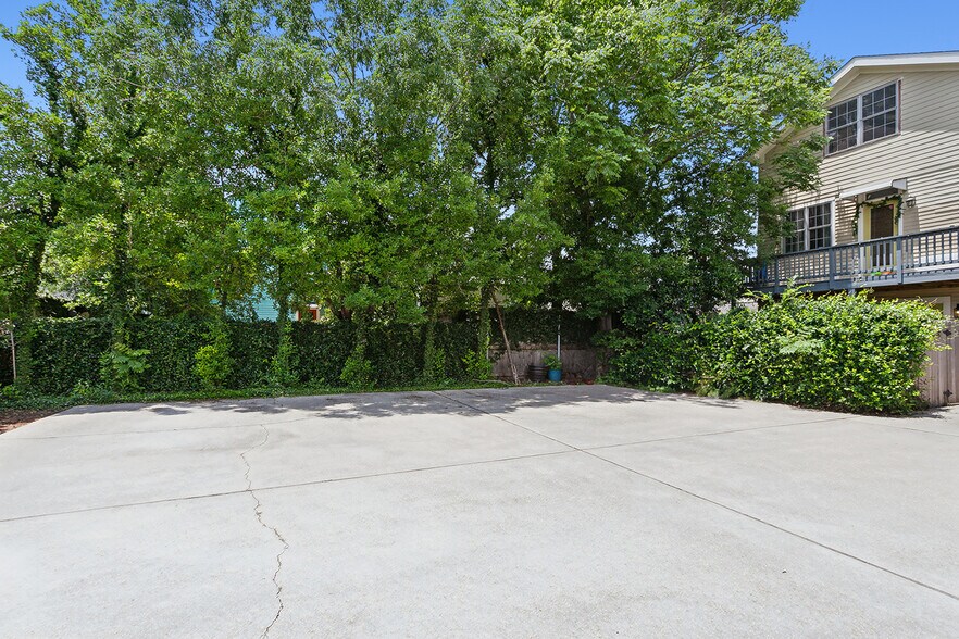 Building Photo - 6222 Laurel St