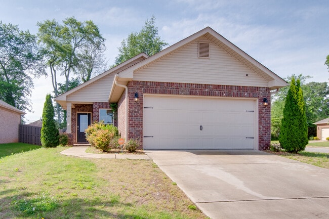 Building Photo - 150 Shrewsberry Dr