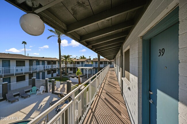 Building Photo - 3025 N 32nd St