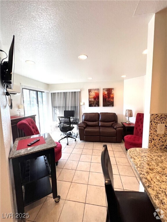 Building Photo - 490 Elm Dr