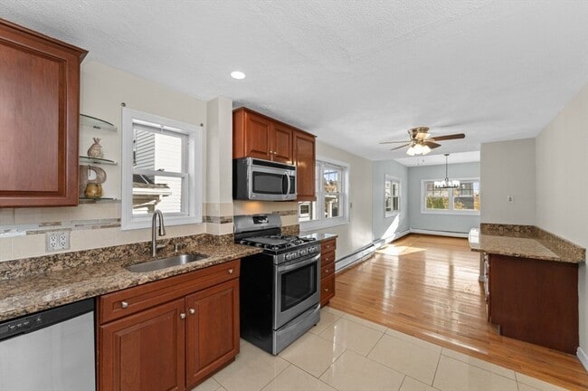 Building Photo - 537 Park Ave