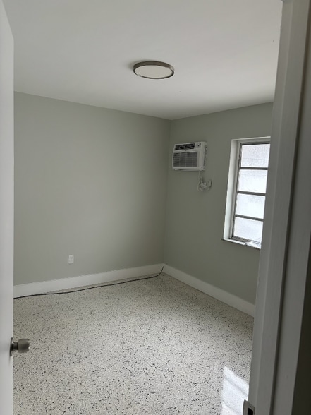 Building Photo - 761 SW 9th St