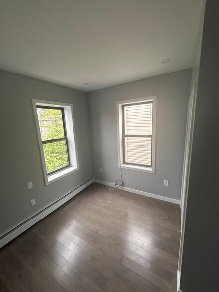 Building Photo - 288 Ashford St