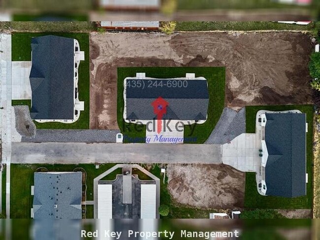 Building Photo - 600 N Duplex NEW