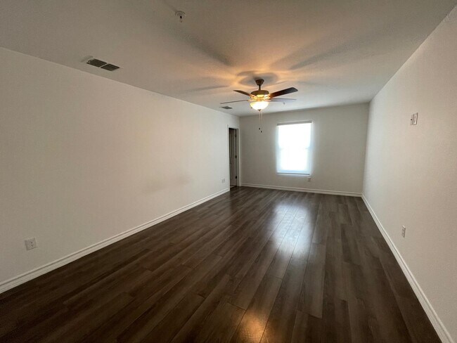 Building Photo - 9917 Bijan Dr