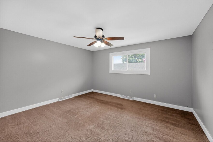 Building Photo - 3561 Sunrise Dr