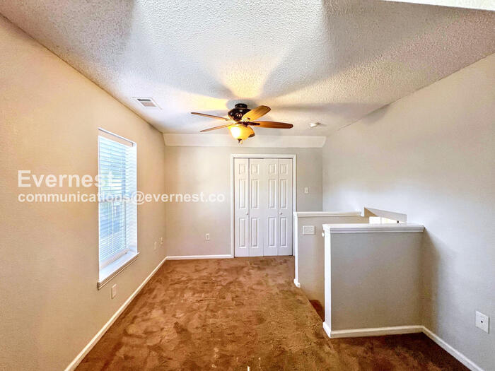 Building Photo - 26 Silverleaf Ct