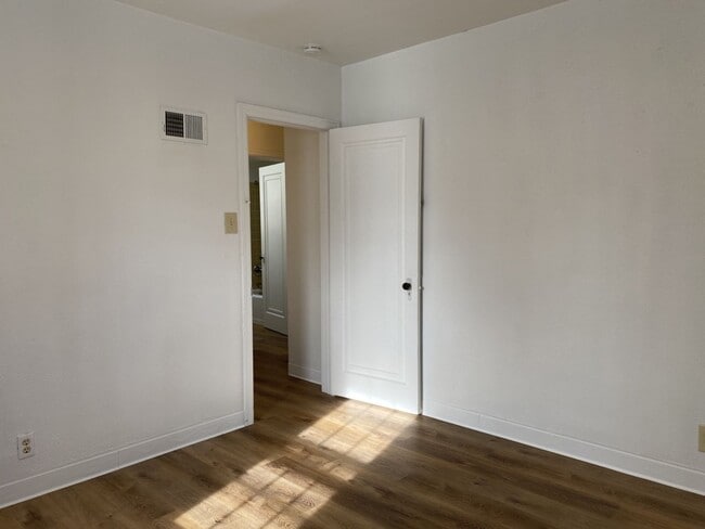 Building Photo - 2 Bed / 2 Bath Home - Close to UNC