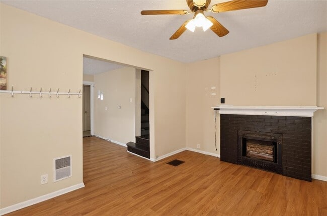 Building Photo - 53 Scottsville Rd