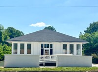 Building Photo - 502 S Center St
