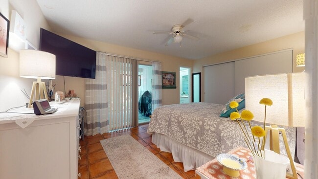 Building Photo - 5037 Village Garden Dr