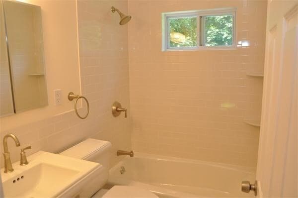 Building Photo - 11 Rockland Pl